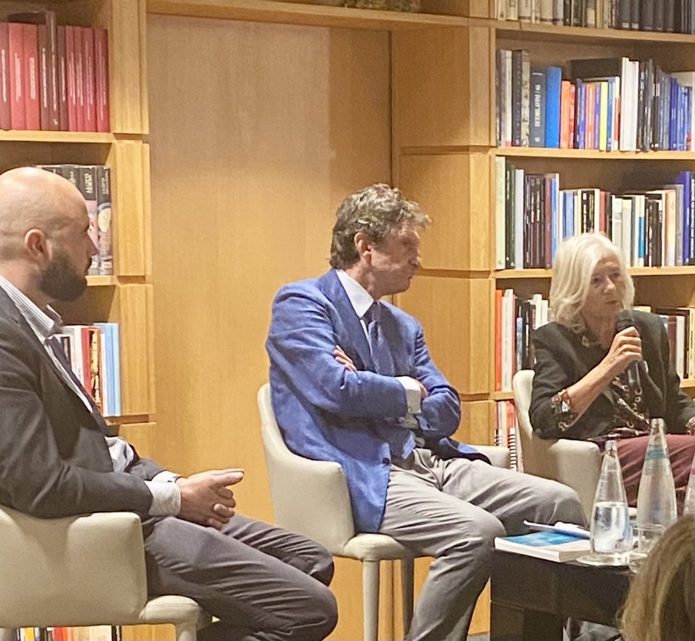 Da sin.: Giorgio Cella, l'amb. Giuseppe Scognamiglio e Marta Dass&ugrave;