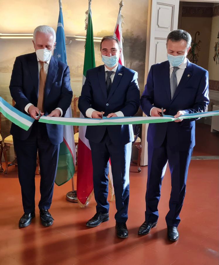 Inaugurazione del consolato dell'Uzbekistan a Firenze, a sinistra il governatore Eugenio Giani