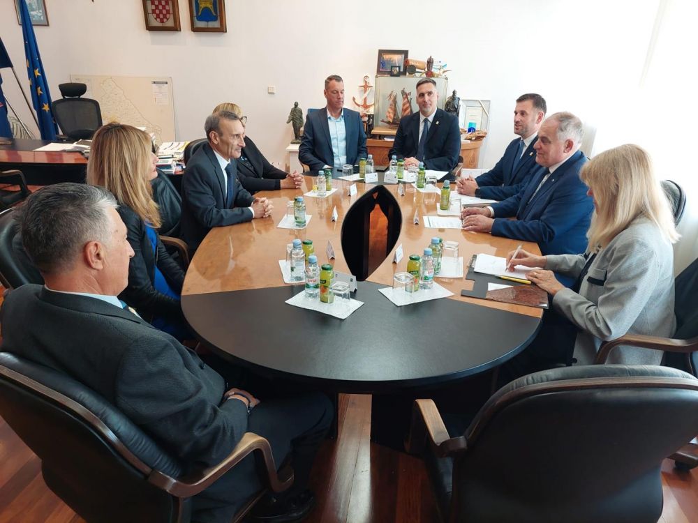 Amb. Trichilo con presidente Regione Spalatino-Dalmata e Sindaco di Spalato - foto: Ambasciata