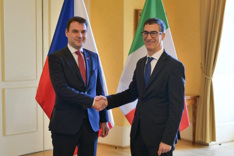  Amb. Gaudiano incontra ministro degli Esteri, Macinka - foto: Ambasciata