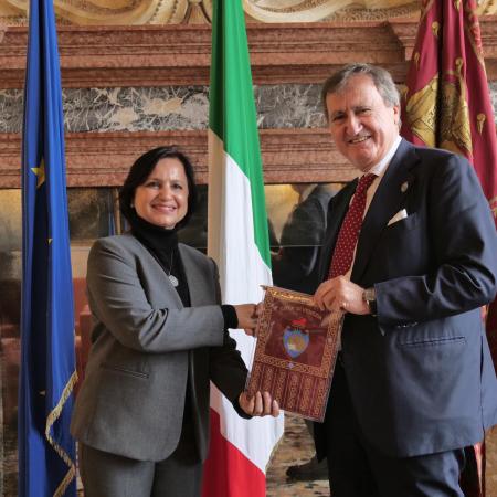 Brugnaro e l'ambasciatore di India