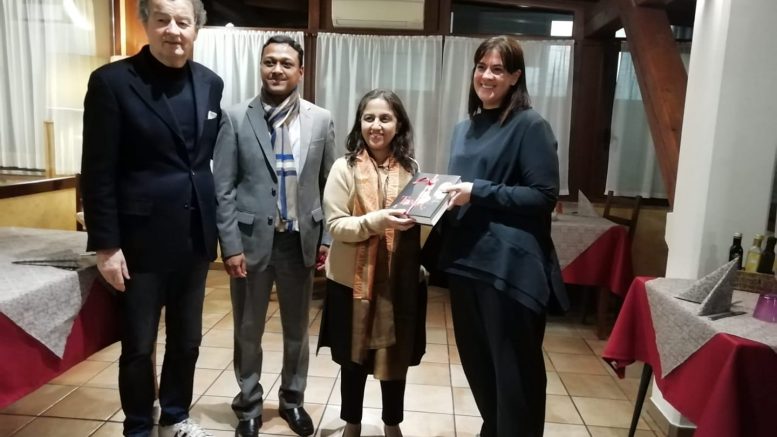 Da sinistra a destra: l'assessore Francesco Martini, il console generale Binoy George, l'ambasciatore Reenat Sandhu e l'assessore Fabiola De Martino (foto De Martino)