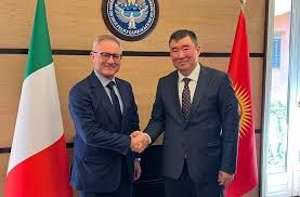 Ing. Domenico Palmieri, di ISIA, e amb. Ermek Omuraliev del Kyrgyzstan - foto: ISIA