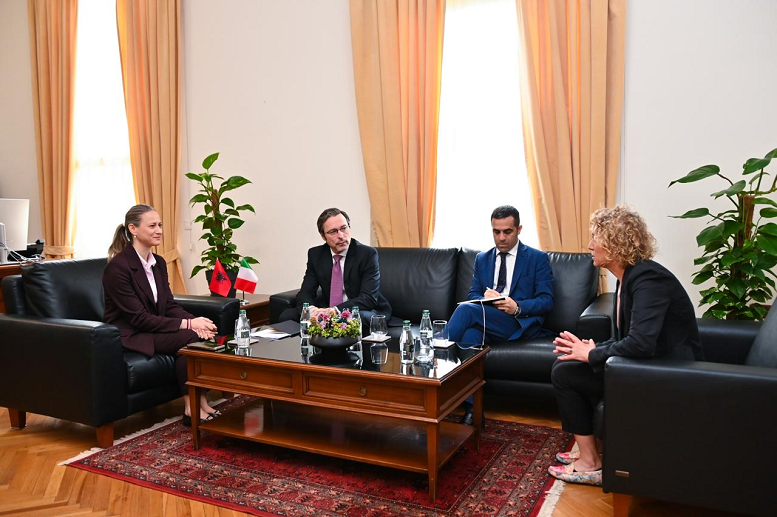 Albania: amb. Alberti con Ministro Rapporti con Parlamento, Ismaili - foto: Ambasciata