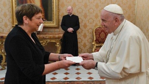 Papa Francesco e Johanna Gerarda Maria Ruigrok, nuovo ambasciatore dei Paesi Bassi