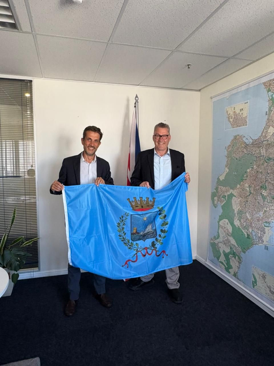 Console Mignacca con Kendall, amministratore di Tristan da Cunha - foto: Consolato