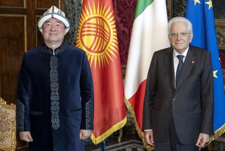 Presidente Mattarella con Ermek Omuraliev, ambasciatore Repubblica del Kirghizistan - foto: Quirinale
