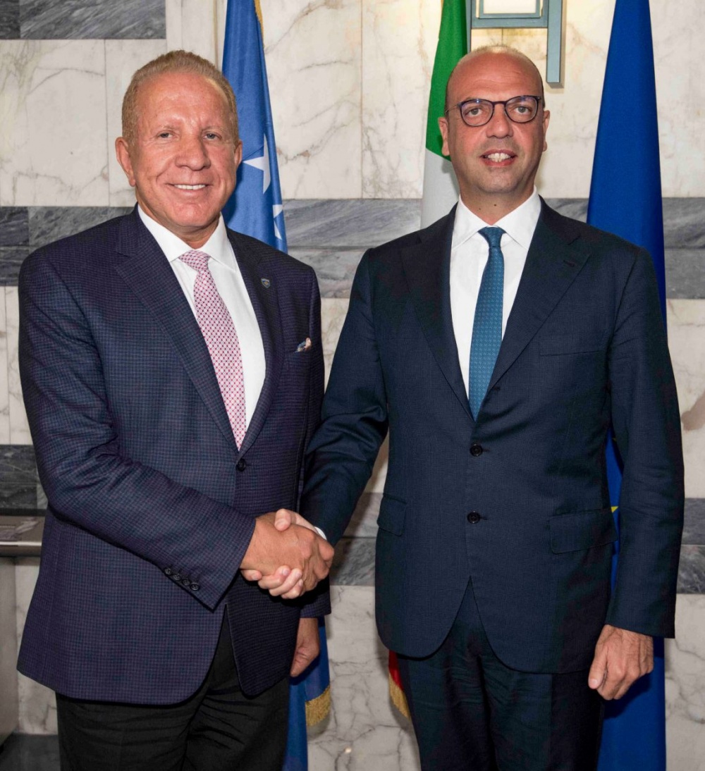 I ministri degli Esteri del Kosovo, Behgjet Pacolli, e d´Italia, Angelino Alfano