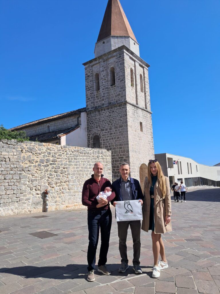L'amb. Paolo Trichilo con Alessio Pelucchi e famiglia - foto Paolo Trichilo