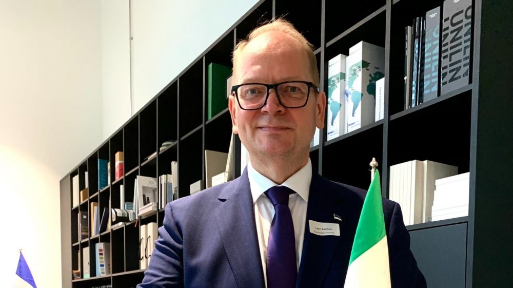 Amb. Lauri Bambus
