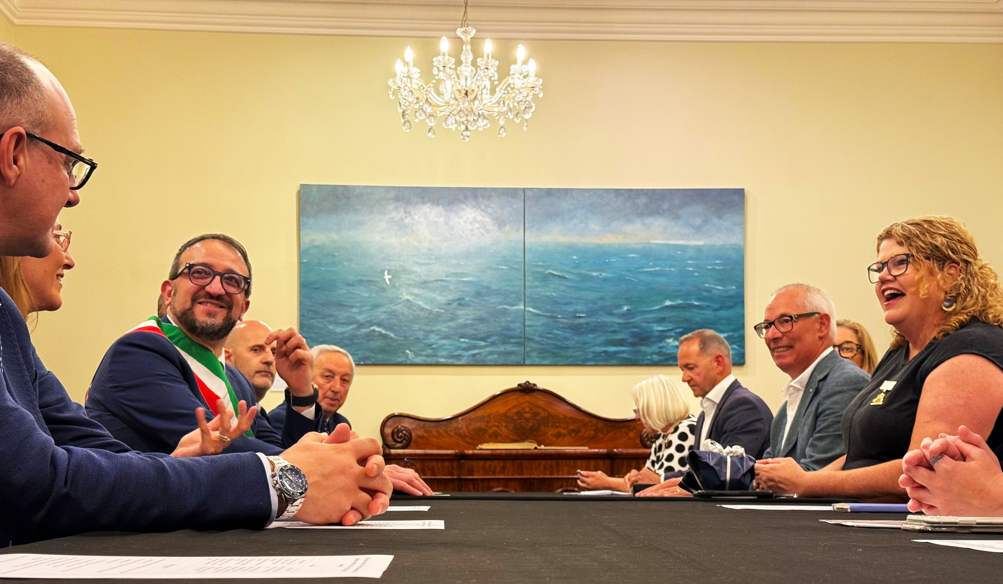 L'incontro tra la delegazione aquilana e il sindaco di Hobart, Anna Reynolds