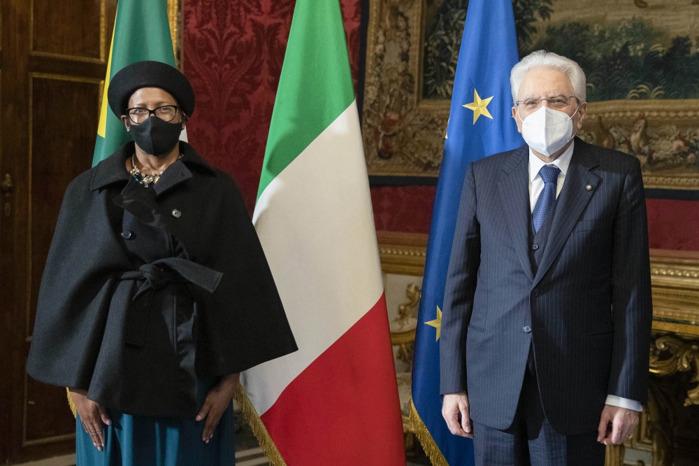 l Presidente Sergio Mattarella con Nosipho Nausca Jean Ngcaba, nuovo ambasciatore della Repubblica del Sud Africa