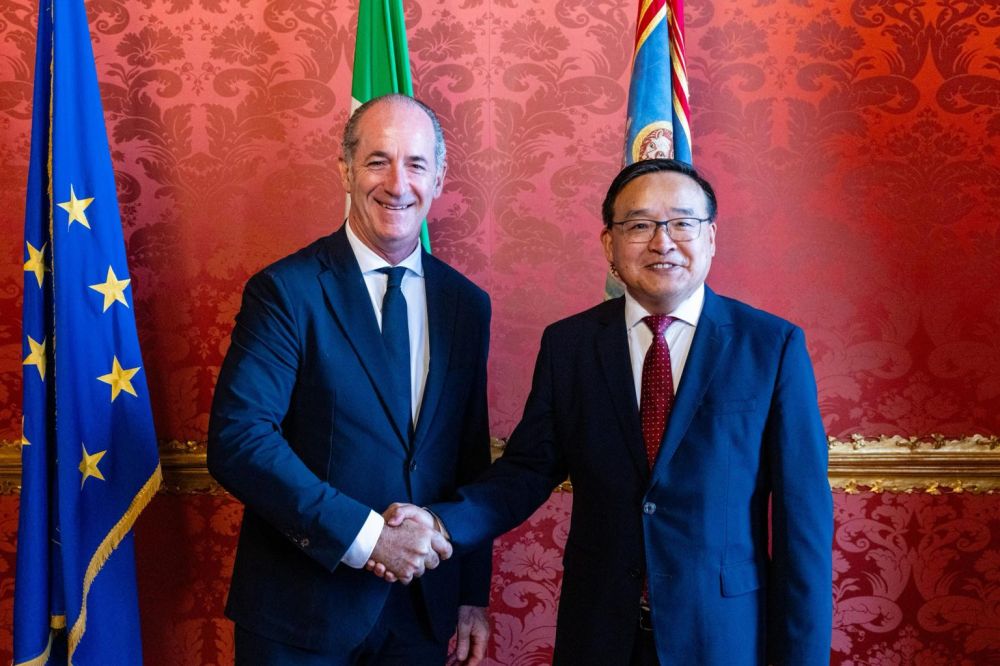 Il governatore Luca Zaia con l'amb. Jia Guide
