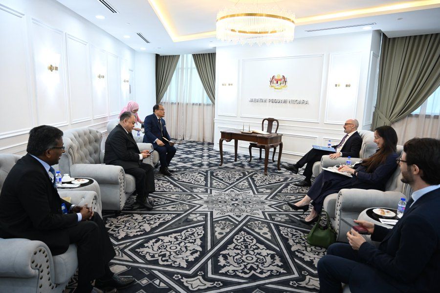 Malasyia: amb. Langella con Procuratore Generale, bin Mokhtar - foto: Ambasciata