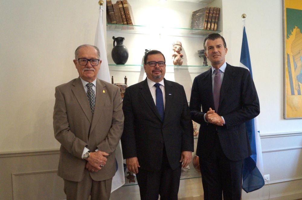 Mariano Jim&eacute;nez Talavera, Ambasciatore di Honduras in Italia; Mois&eacute;s Molina, Ministro Agricoltura di Honduras; Giorgio Silli, Segretario Generale IILA