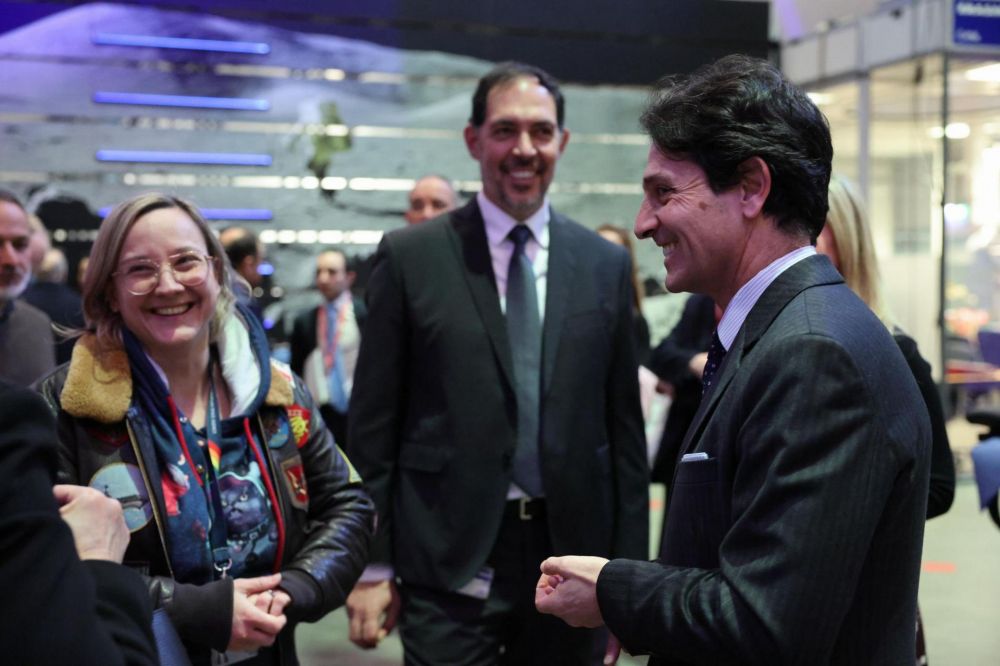 Amb. Massari in visita al Centro ESA–ESTEC - foto: Ambasciata