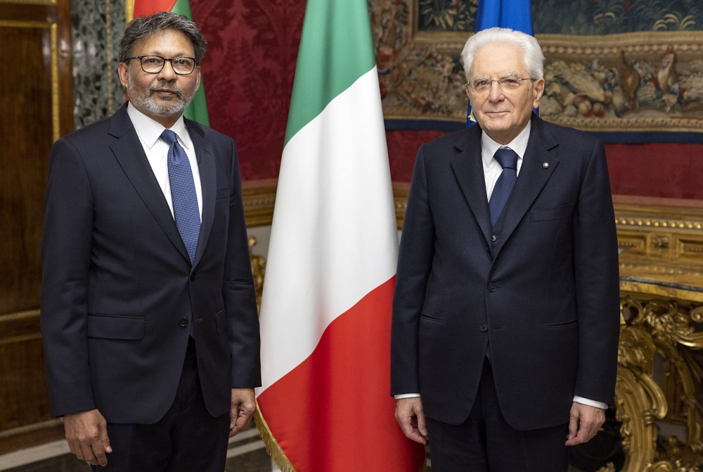 Mattarella con Asim Ahmed, nuovo Ambasciatore della Repubblica delle Maldive (Foto Quirinale)