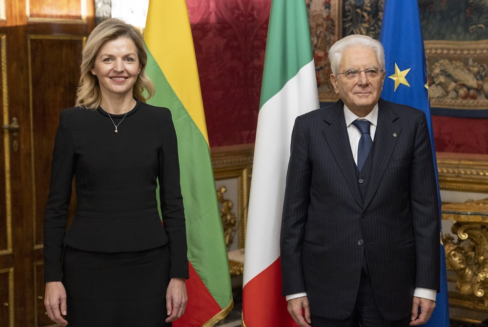 Mattarella con Dalia Kreivienè, nuovo Ambasciatore della Repubblica di LituaniaMattarella con Dalia Kreivienè, nuovo Ambasciatore della Repubblica di Lituania