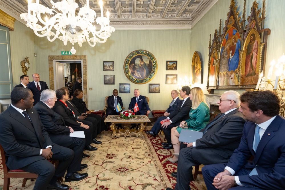 Il Gran Maestro con il presidente del Gabon - foto: Ufficio Stampa SMOM