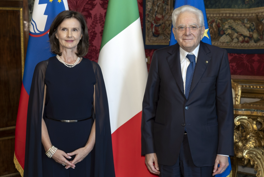 Sergio Mattarella con l'amb. Melita Gabrič della Repubblica di Slovenia - foto: Quirinale
