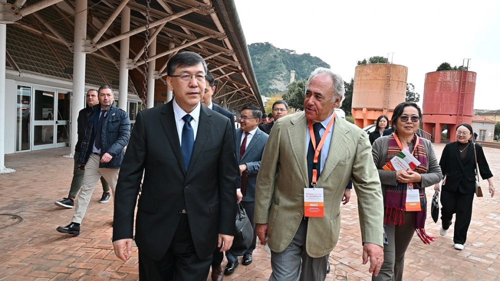 Ministro Yin Hejun e il presidente Villari
