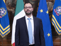 Il ministro Stefano Patuanelli