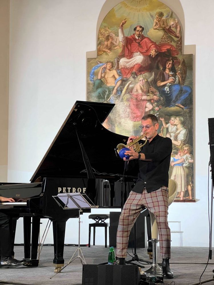 IIC Praga: &ldquo;Il cielo &egrave; pieno di stelle&rdquo;, concerto tributo a Pino Daniele - foto: IIC Praga