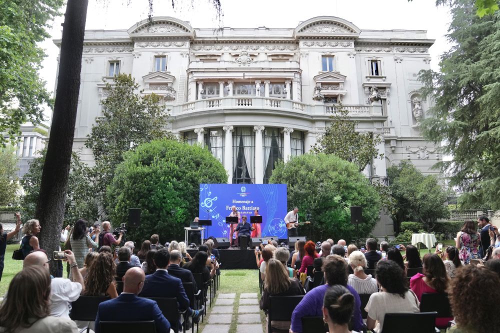 La cerimonia in Ambasciata - foto: Ambasciata