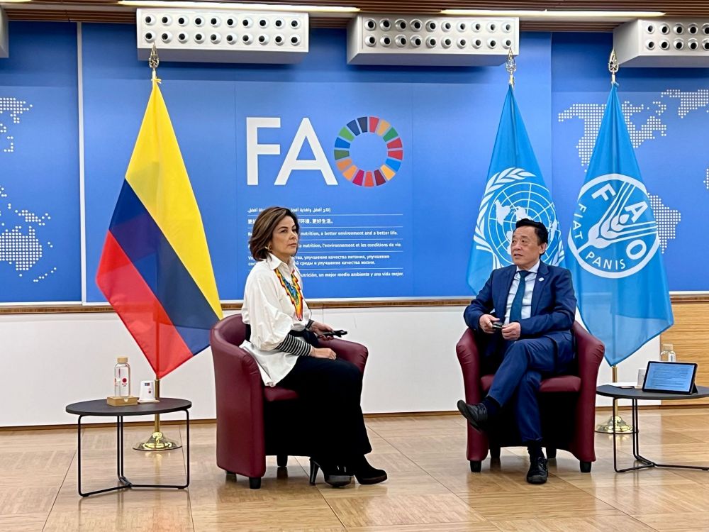 Amb. Jhenifer Mojica con direttore generale della FAO, Qu Dongyu