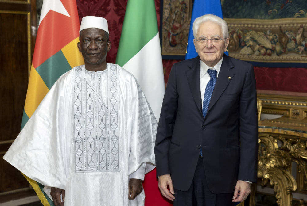 Sergio Mattarella con l'amb. Ouro-Koura Tchagara Agadazi della Repubblica Togolese - foto: Quirinale