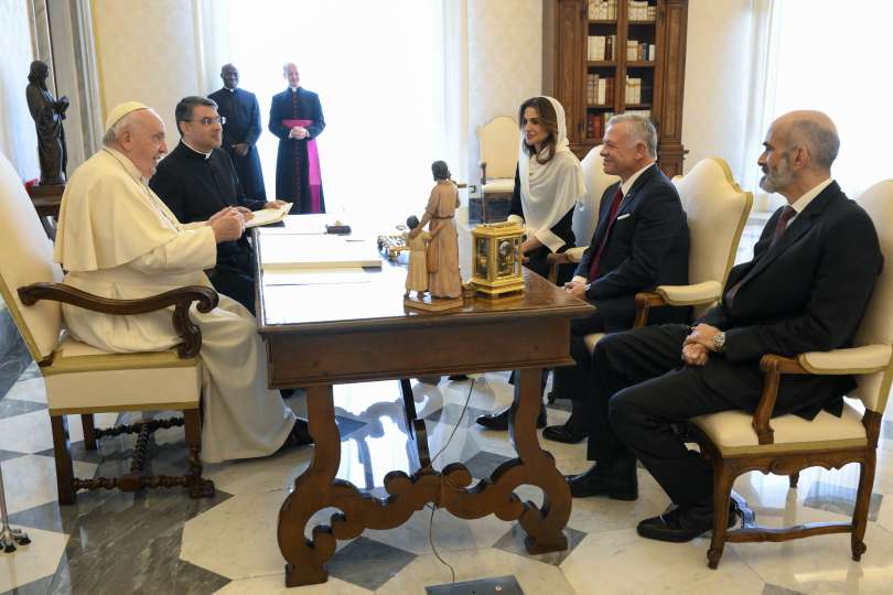 Papa Francesco con il Re di Giordania (Foto Vatican Media ACI Group)