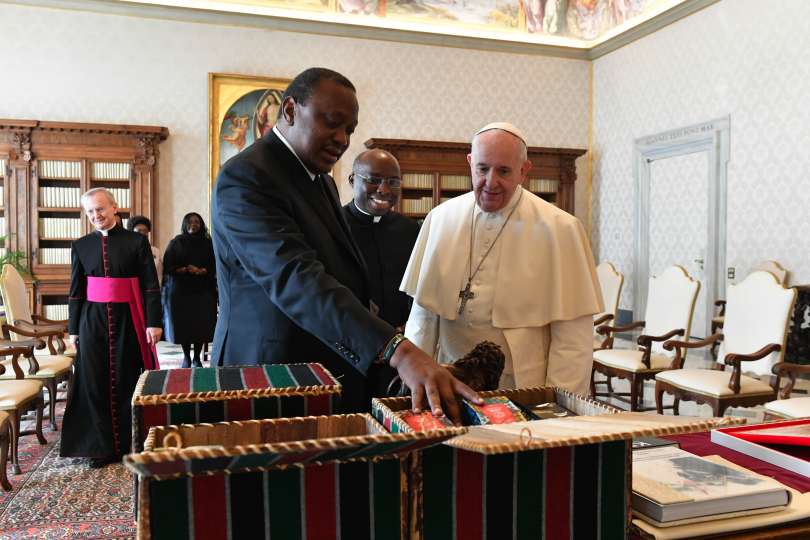 Papa Francesco e il Presidente del Kenya Uhuru Kenyatta Foto: Vatican Media