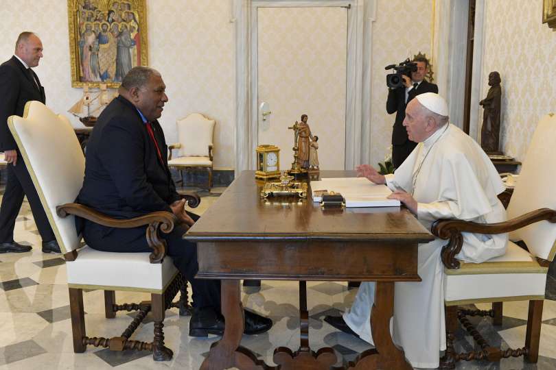 Papa Francesco e Ratu Wiliame Maivalili Katonivere, presidente Repubblica Fiji - Foto: Vatican Media / ACI Group