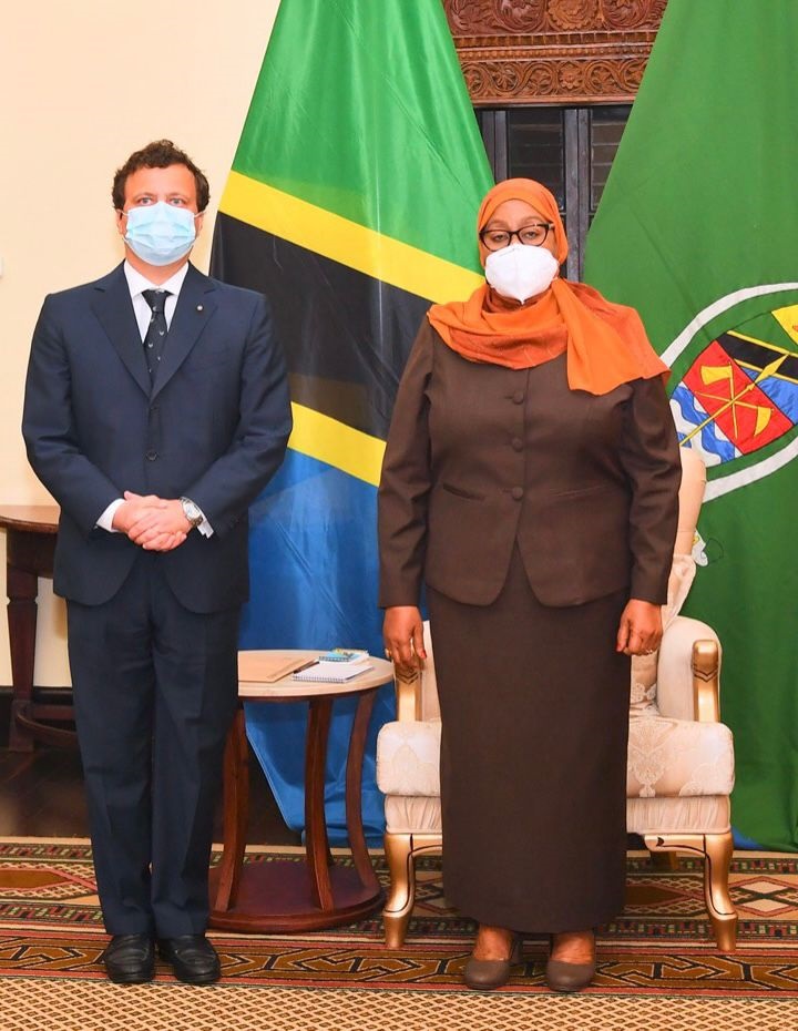L'amb. Marco Lombardi con la presidente della Repubblica di Tanzania, Samia Suluhu Hassan