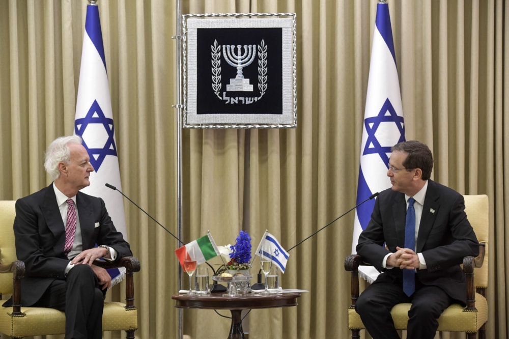 Il presidente Herzog e l'ambasciatore italiano, Barbanti