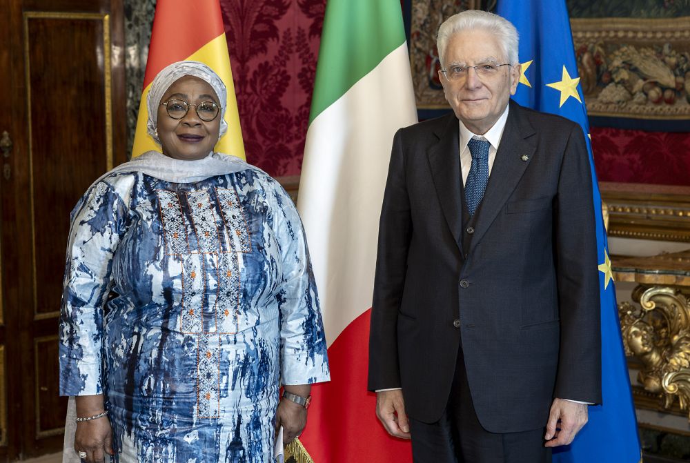 Presidente Sergio Mattarella con Aminata Kobélé Keita, nuovo ambasciatore della Repubblica di Guinea