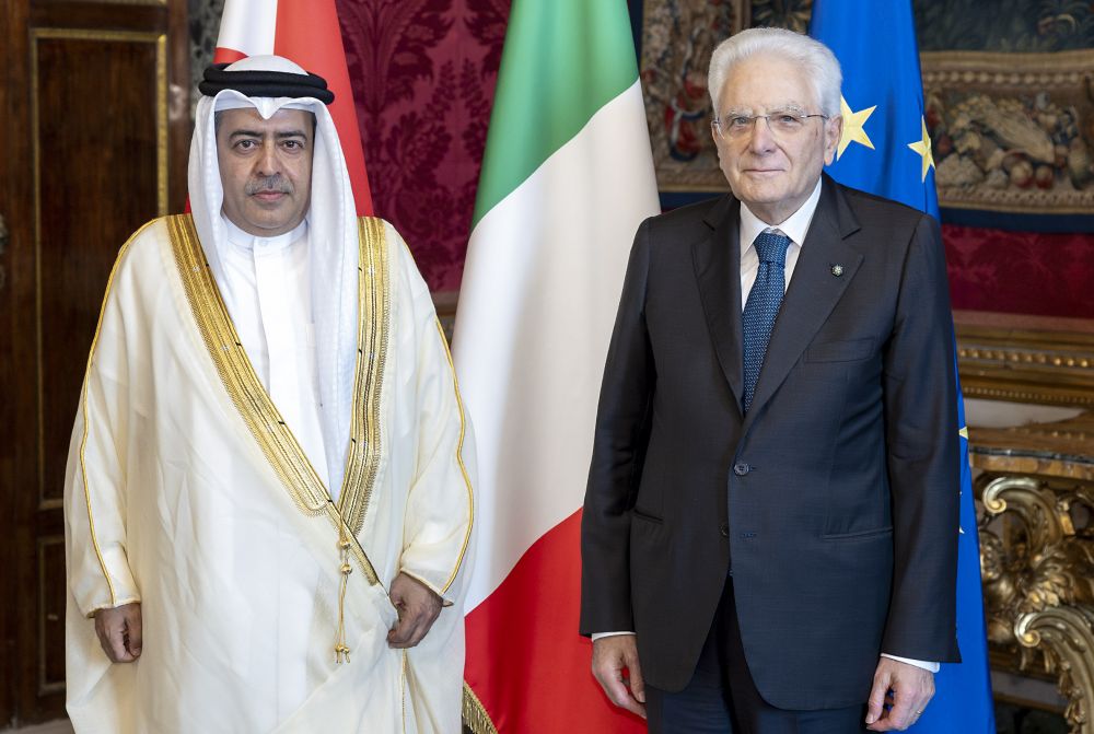 Presidente Sergio Mattarella con Ausamah Abdulla Alabsi, nuovo ambasciatore del Regno del Bahrein
