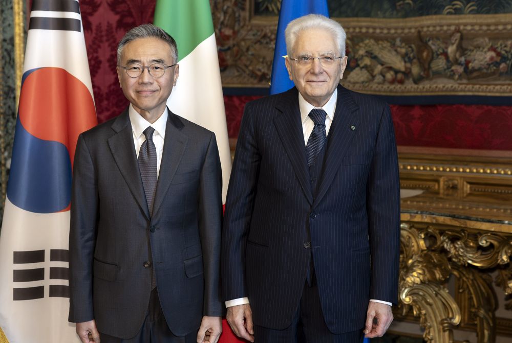 Presidente Sergio Mattarella con Choon-goo Kim, nuovo Ambasciatore della Corea