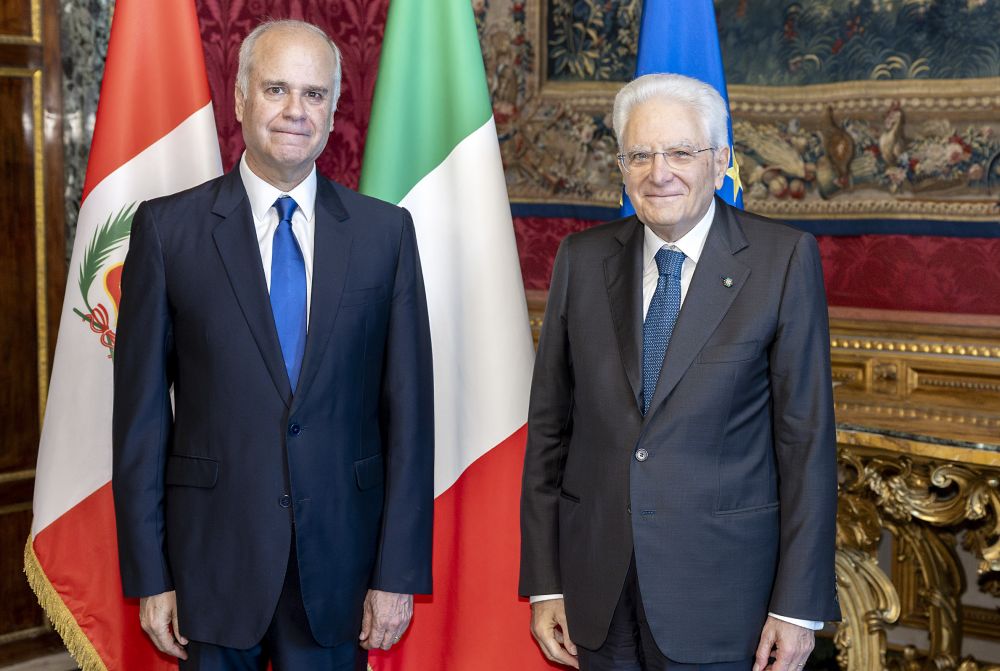 Presidente Sergio Mattarella con Manuel José Antonio Cacho-Sousa Velàzquez, nuovo ambasciatore della Repubblica del Perù