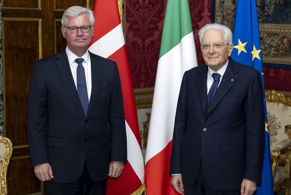 Presidente Sergio Mattarella con Peter Taksøe-Jensen, nuovo ambasciatore Danimarca