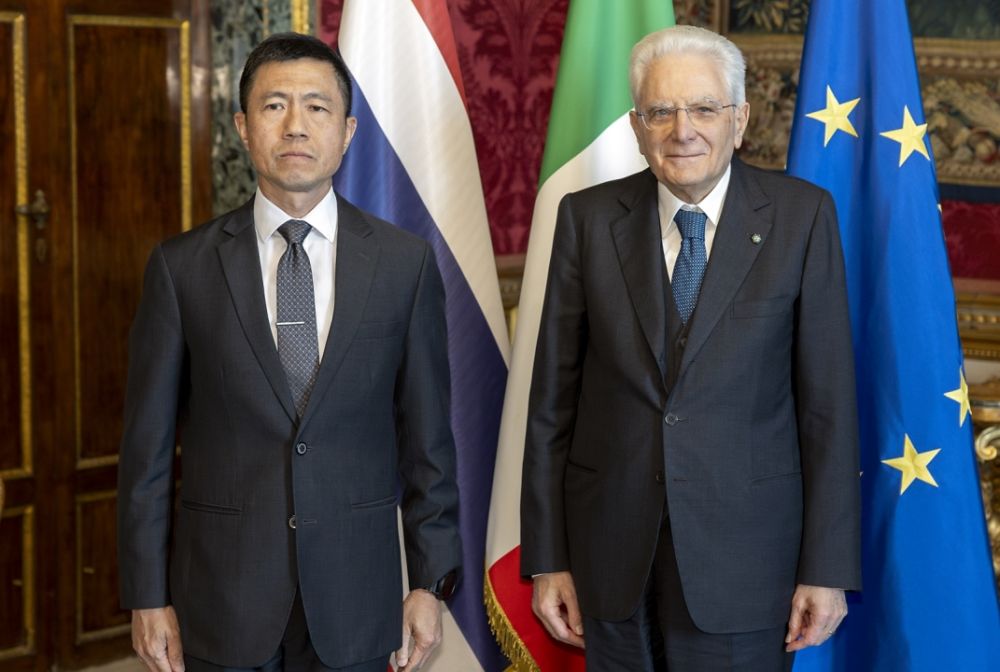 Presidente Sergio Mattarella con Puttaporn Ewtoksan, nuovo ambasciatore del Regno di Thailandia