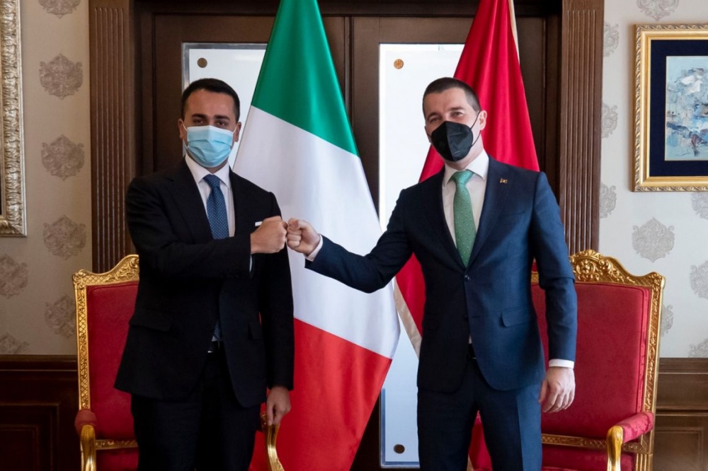 Di Maio con il presidente del Parlamento del Montenegro Aleksa Bečić