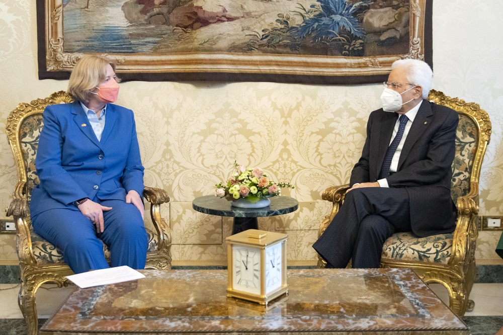 Presidente Sergio Mattarella con Bärbel Bas, presidente del Bundestag