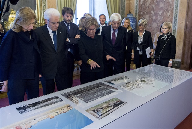 Il Presidente Sergio Mattarella visita la Mostra dal titolo "Da io a noi. La città senza confini", illustrata dalla curatrice della mostra Anna Mattirolo