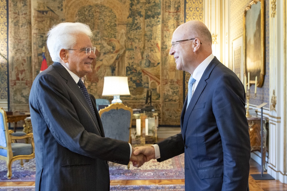 Sergio Mattarella con il presidente della Corte di Giustizia dell'Unione Europea, Koen Lenaerts (foto Quirinale)