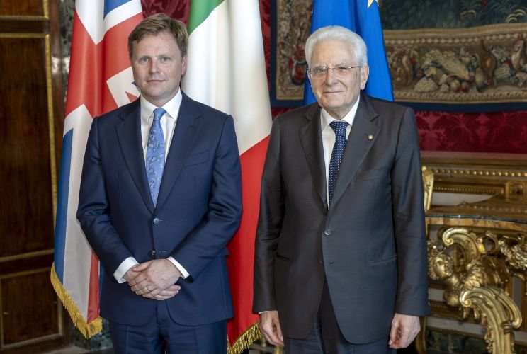 Presidente Mattarella con Stephen Hickey, ambasciatore del Regno Unito di Gran Bretagna e Irlanda del Nord - foto: Quirinale