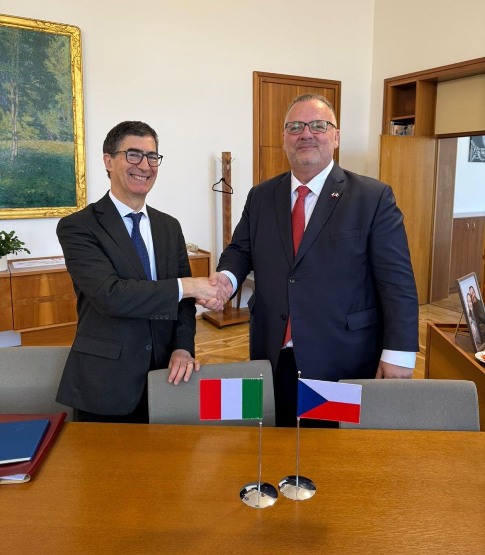 Rep. Ceca: amb. Gaudiano con ministro dei Trasporti, Bedn&aacute;rik - foto: Ambasciata