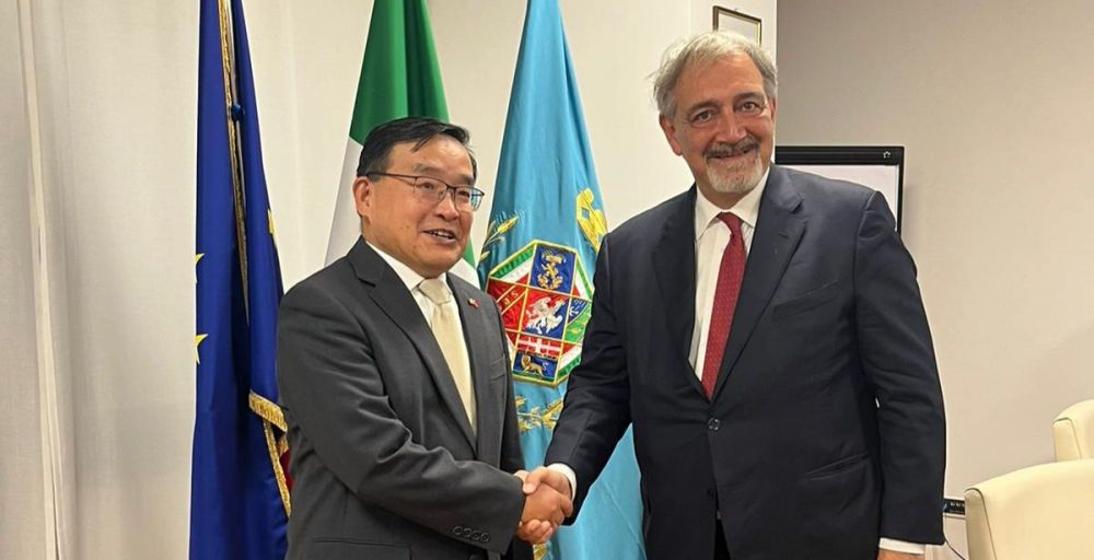 Il presidente del Lazio Francesco Rocca con l'ambasciatore cinese Jia Guide