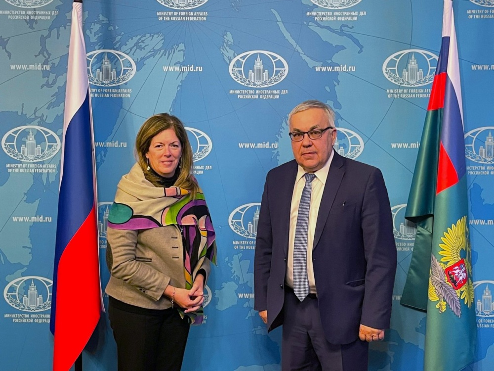 Viceministro Sergey Vershinin, con consigliere speciale ONU, Stephanie Williams