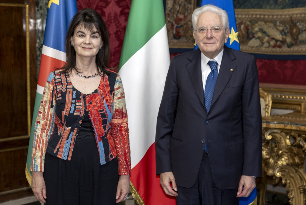 Sergio Mattarella con l'amb. Sabine B&ouml;hlke M&ouml;ller della Repubblica di Namibia - foto: Quirinale